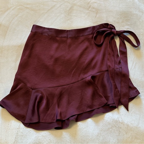 Aritzia Dresses & Skirts - Aritzia-Wilfred burgundy skirt size 8